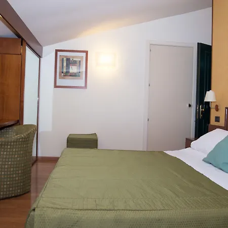 Hotell Montreal 3*