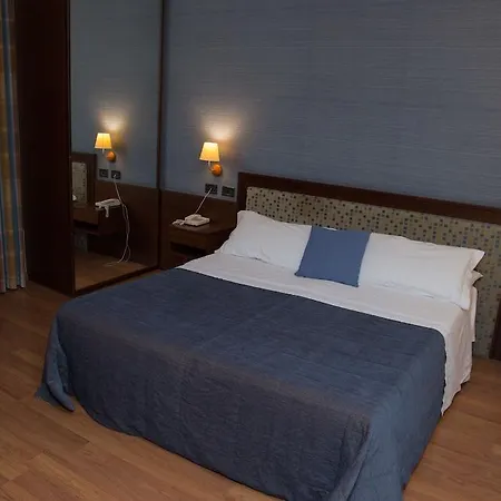 Hotel Montreal 3*